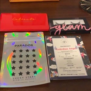 Makeup accessories.  Sold as a set.